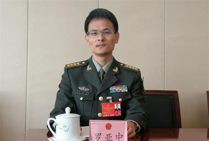 国防科技大学空天科学学院院长、正教授、博士生导师，肩上扛着大校军衔，手里攥着国家