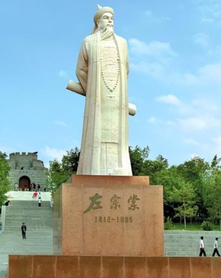 1872年，60岁的左宗棠刚取得胜仗，听到打更的声音，大惊：全军拔营，立刻前进！