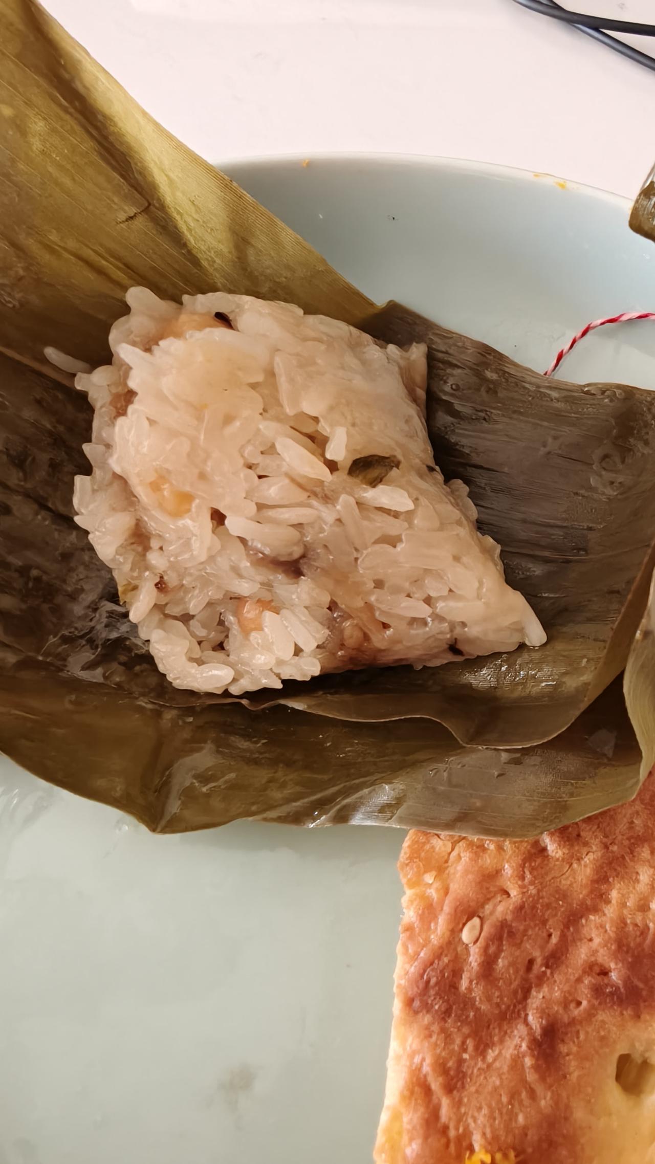 今早热了粽子，孩子说：“妈，咱能换个吃食不？这几天顿顿吃粽子，我都没胃口了。”我