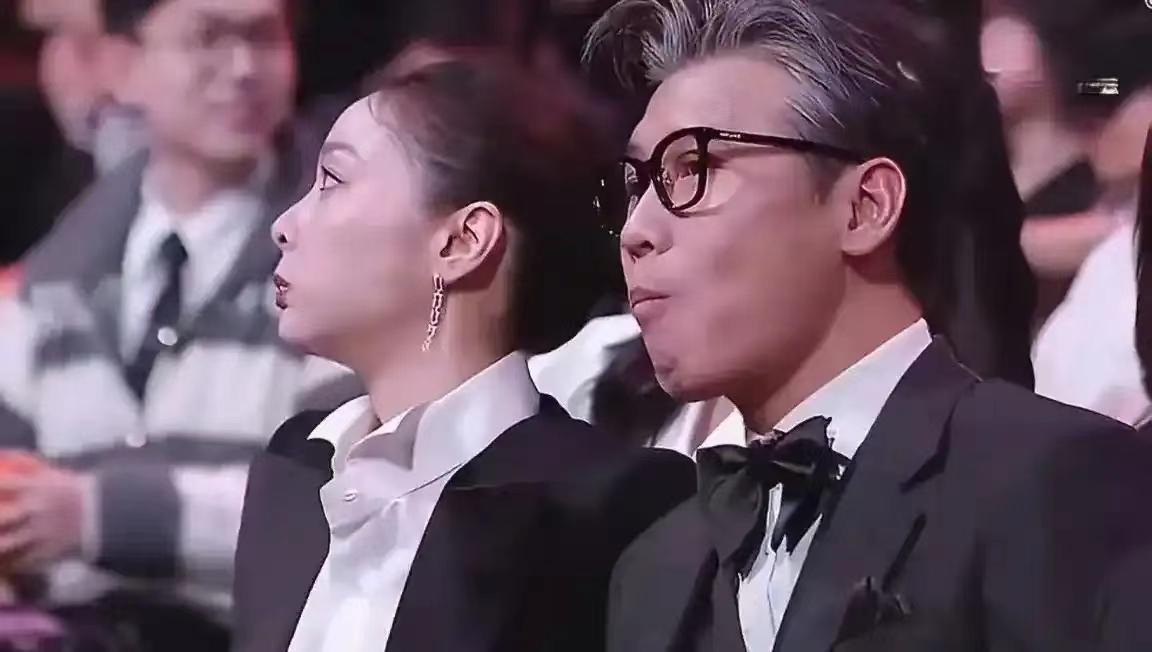 高叶李乃文偷吃饼干引爆热搜明星该不该有“零食自由”？2025微博之夜最出圈