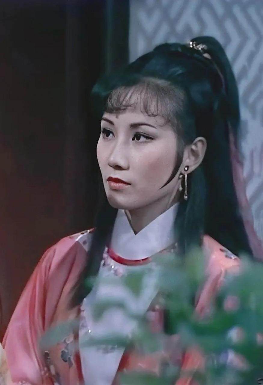 TVB百大艺人排名前十，个个颜值演技双在线，第一更是地位稳如泰山。Top10陈