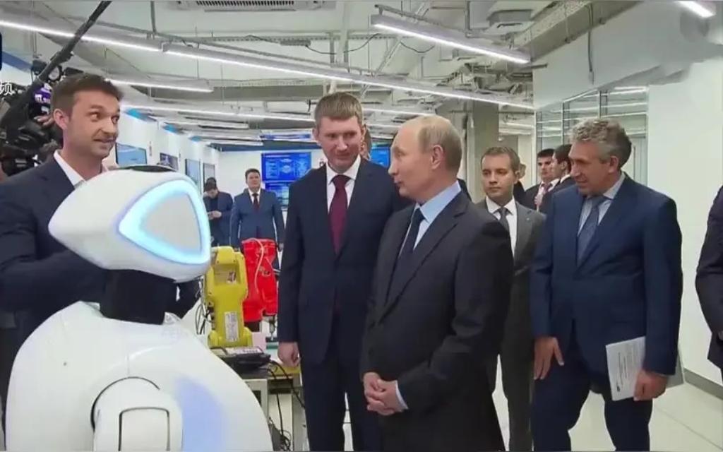 2025年11月19日，俄罗斯首台AI人形机器人“格林”在人工智能展上为普京献舞