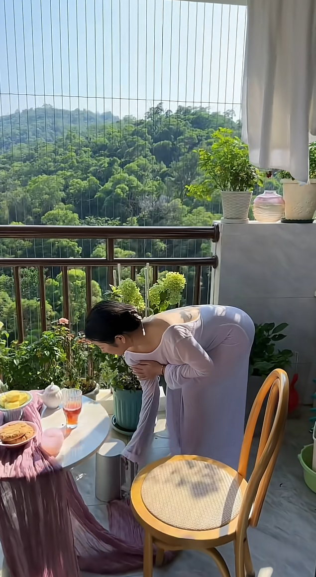 当我年华老去，容颜不再，你是否爱我如初?
