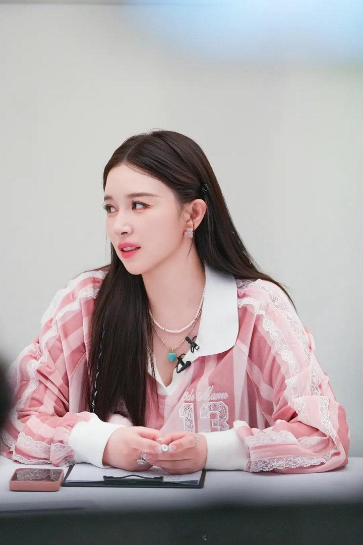 是诈瘦还是真瘦我已分不清只知道这个阚清子好看得要命了