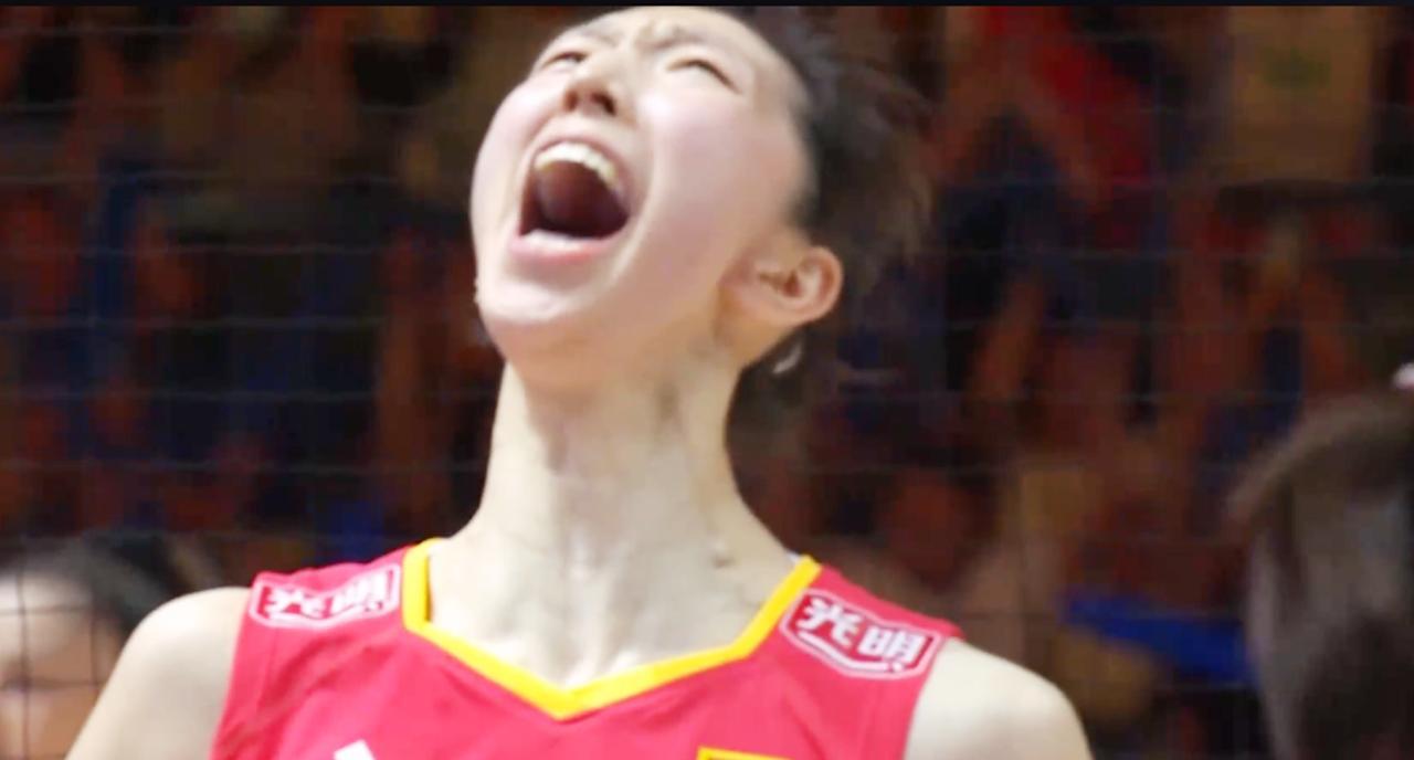 中国女排的姑娘们太棒了！世界女排联赛北京站与实力最强的土耳其女排，前两局打成1: