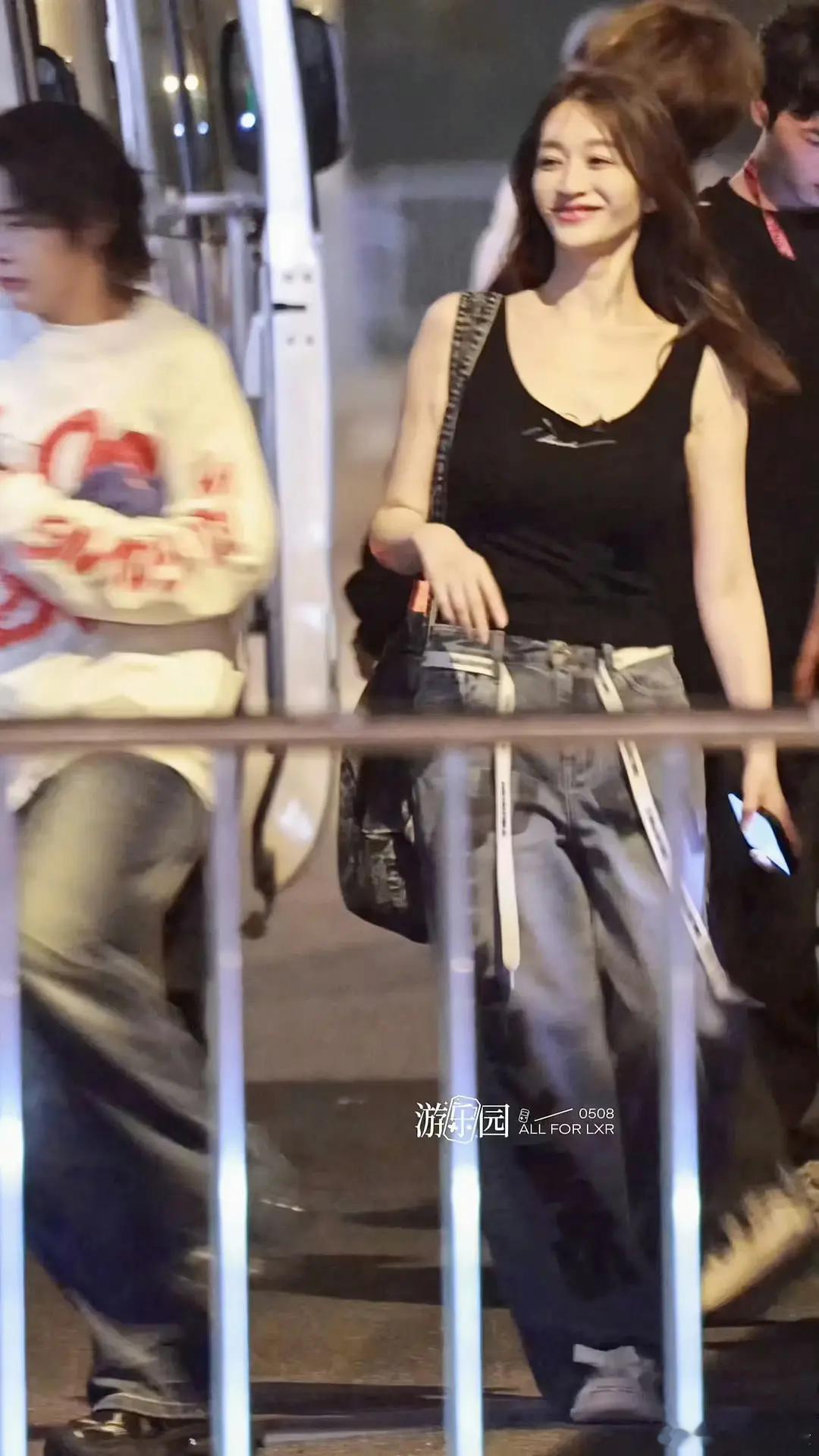 李小冉这身材和脸蛋都是顶美啊