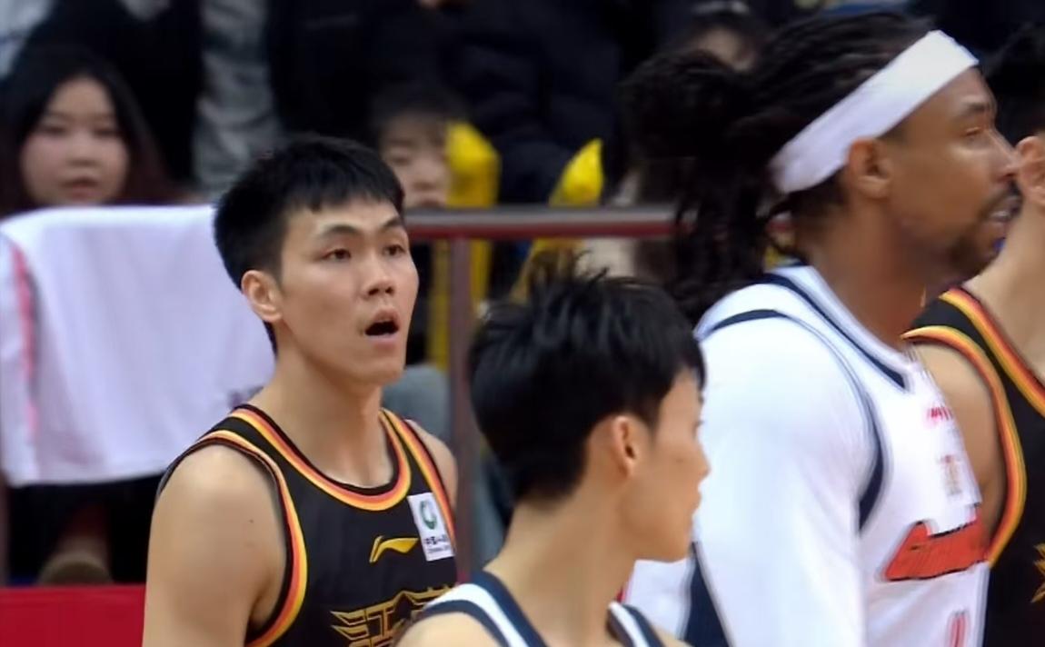 现在有很多广东球迷彻底是反水了！一些恨铁不成钢的球迷认为：宏远既然什么队都能输，