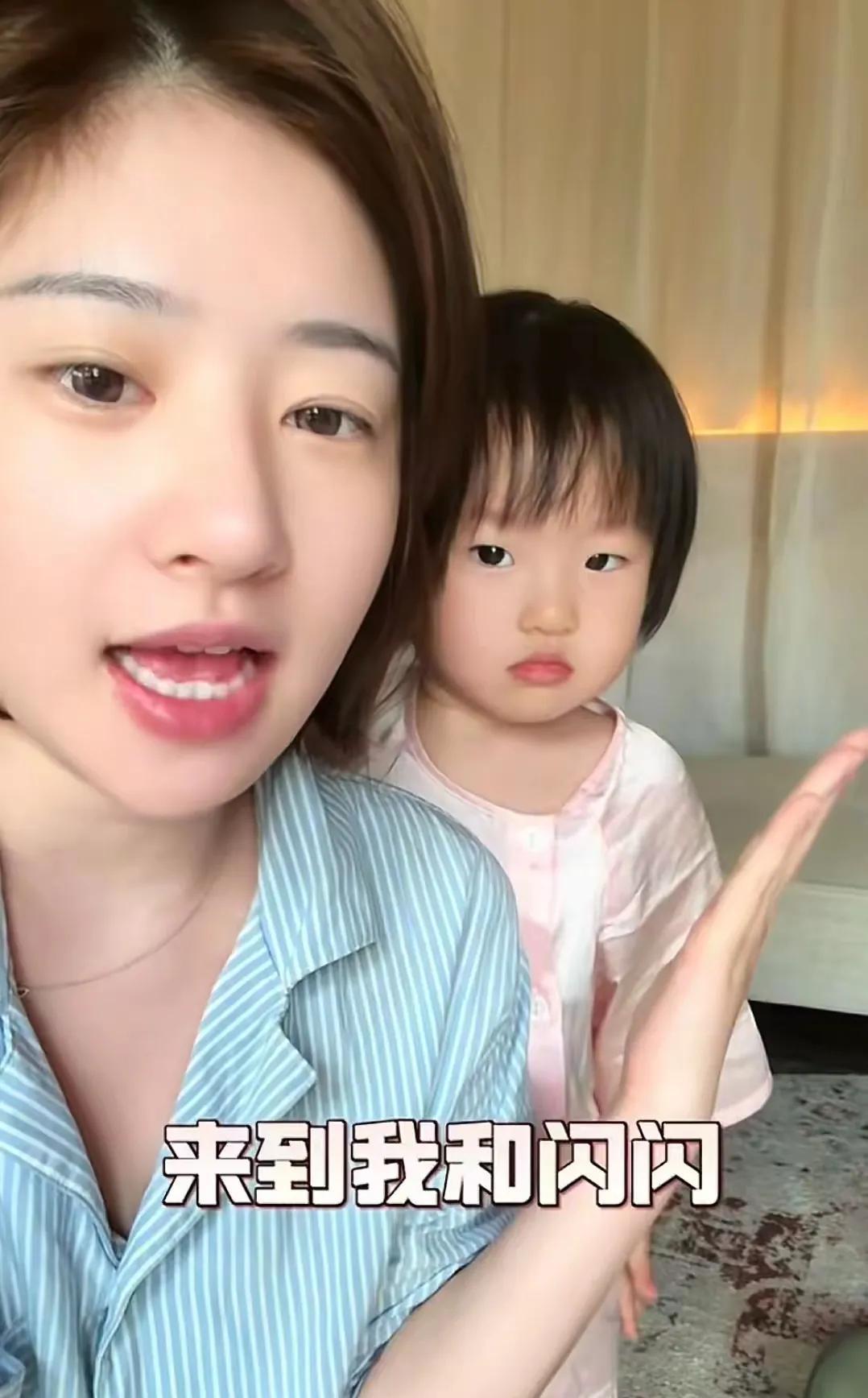 王思聪前女友黄一鸣看着宗家争家产热度很高，她也顺便蹭一波热度，放出女儿王闪闪喊爸
