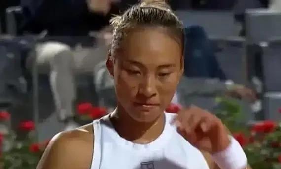 苦战三盘痛失好局，郑钦文倒在黎明之前北京时间5月16日凌晨，2025年WTA1