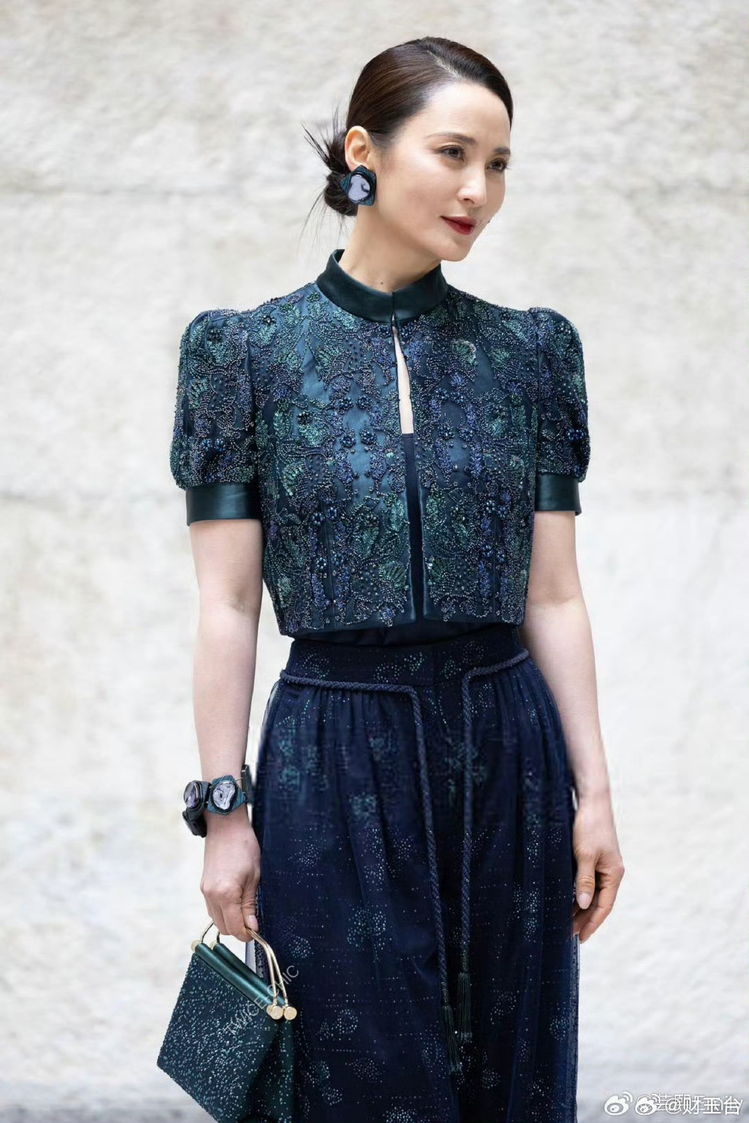 蒋勤勤五十岁状态这组米兰街头的生图，才是50岁女性最高级的打开方式！没有刻意追