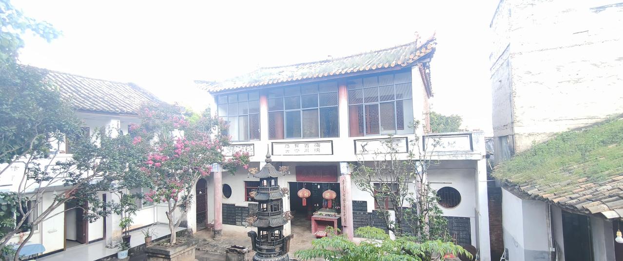 世上真的有玄学，给大家说件玄乎事儿！我闺蜜2000年五一期间，家人发现她