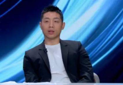 许昕说：有的人前三板强，有点的人相持强，有的人反手强，有的人正手强，而樊