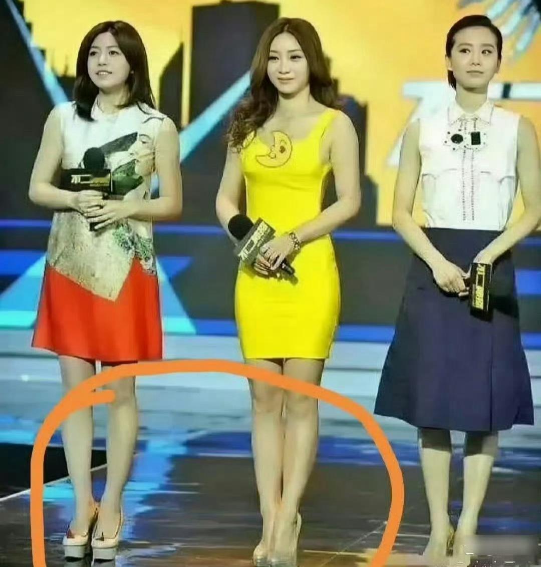 这鞋是十年前流行的样式吧，现在几乎看不到了