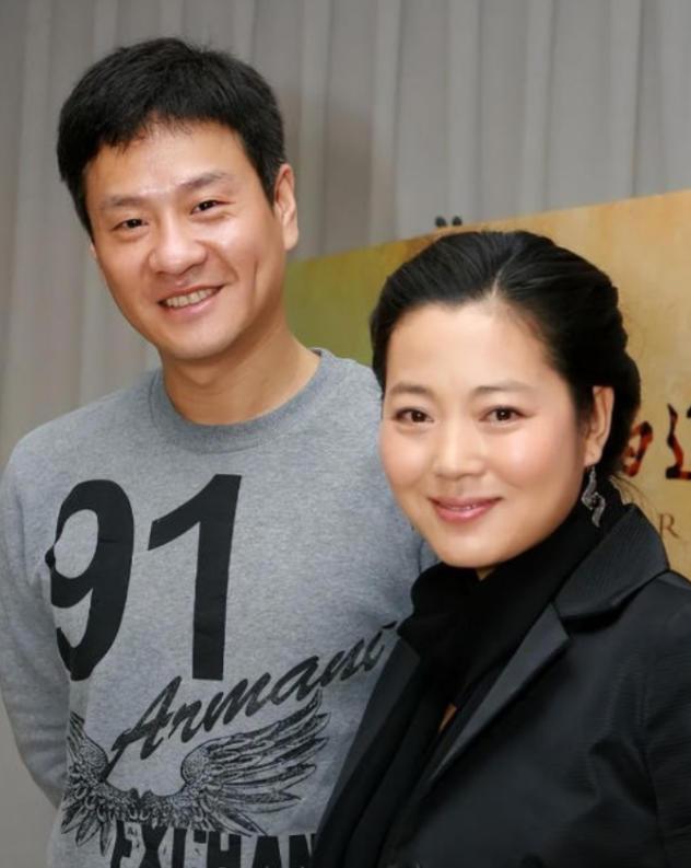 2003年，王茜华和丈夫到饭店吃饭，没想到结账时，丈夫却说：“饭钱我付了，回头你