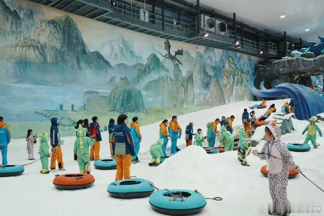 台州冰雪版吴越杯吸引全省体育爱好者此外，活动注入公益元素，邀请山区学生代表到场