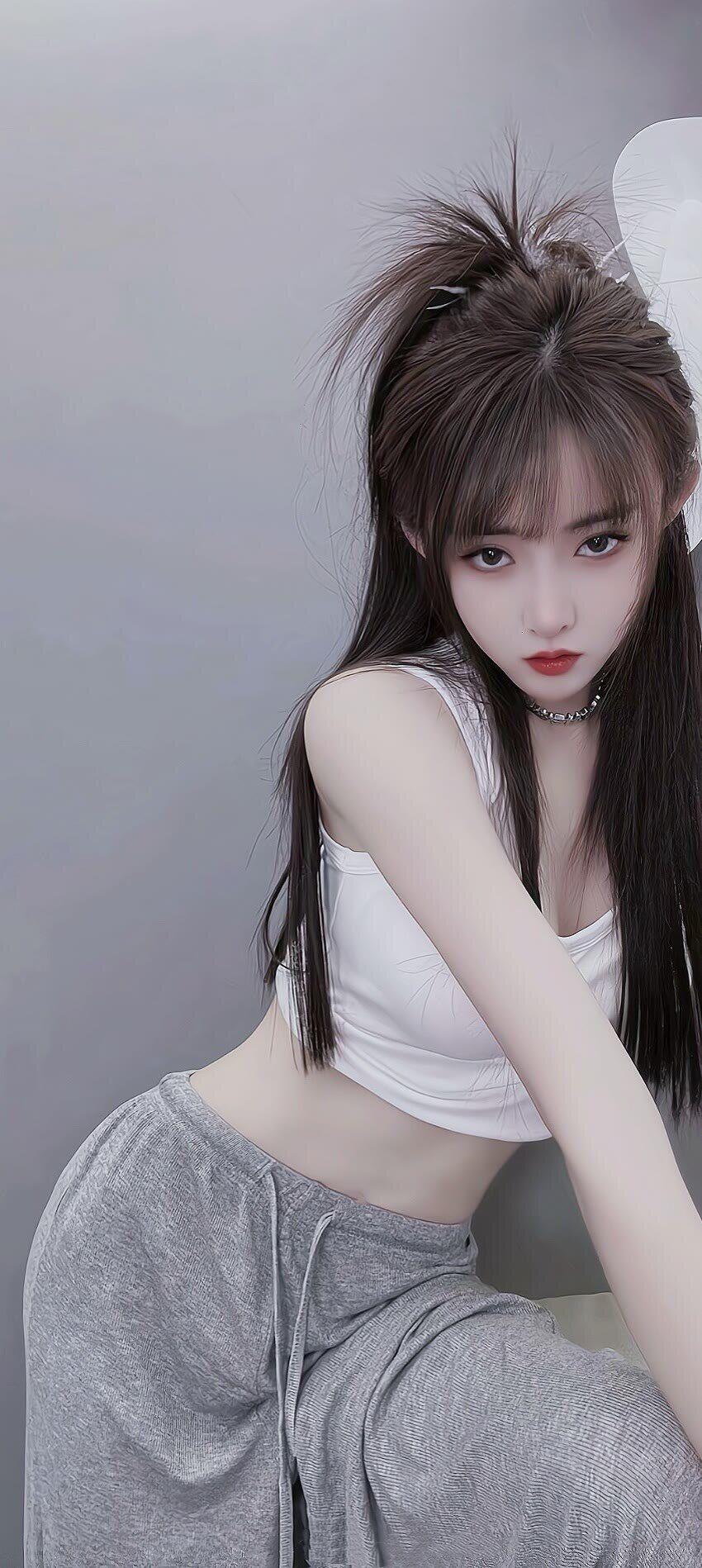 笑话：妻子做饭时发现没盐了，让丈夫下楼买袋粗盐和细盐。丈夫疑惑：“买两种干啥？”