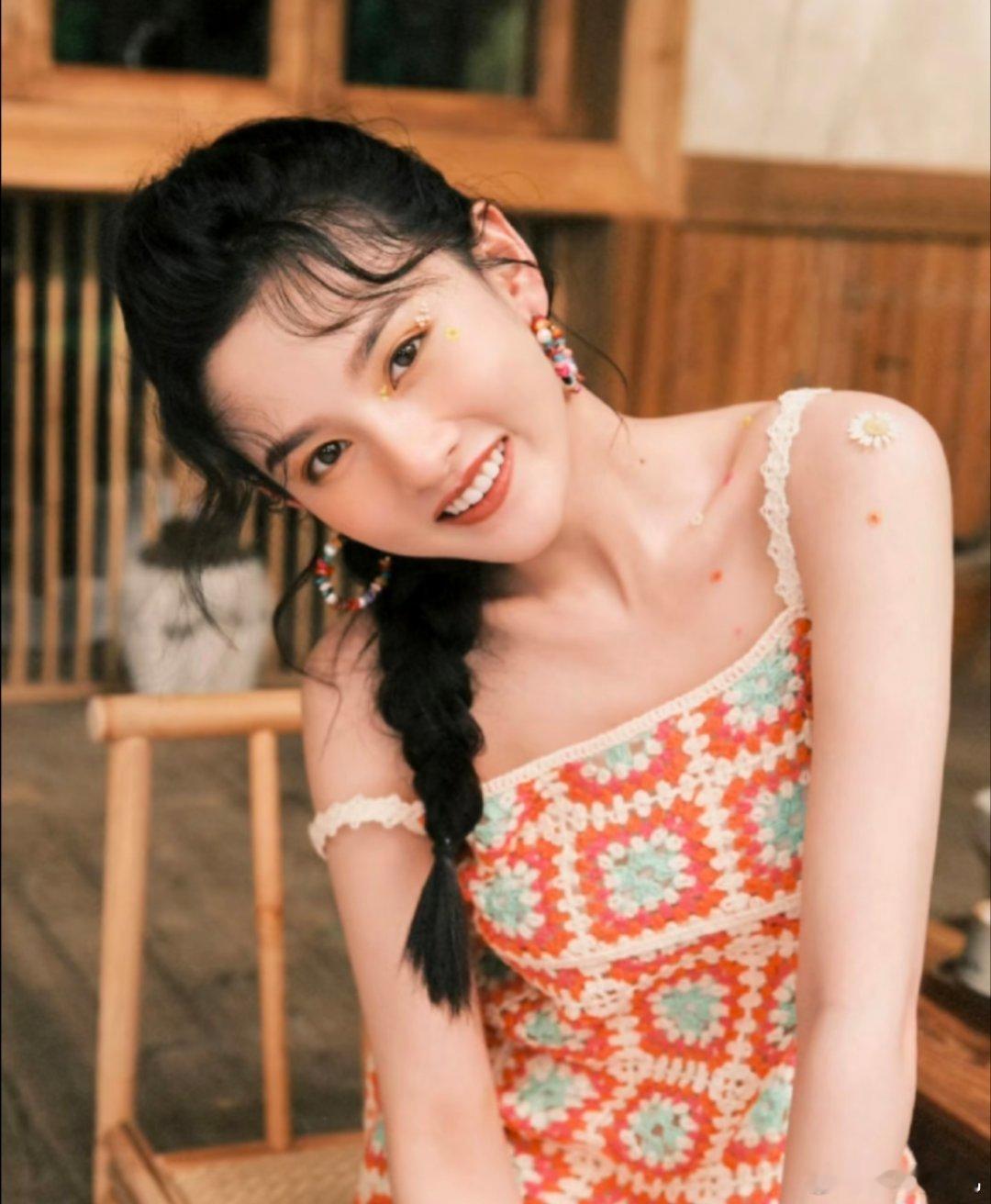 1.宋祖儿有个现代剧《鸦雀无踪》，男主张译，一月份开机，也算是强势回归了。2.周