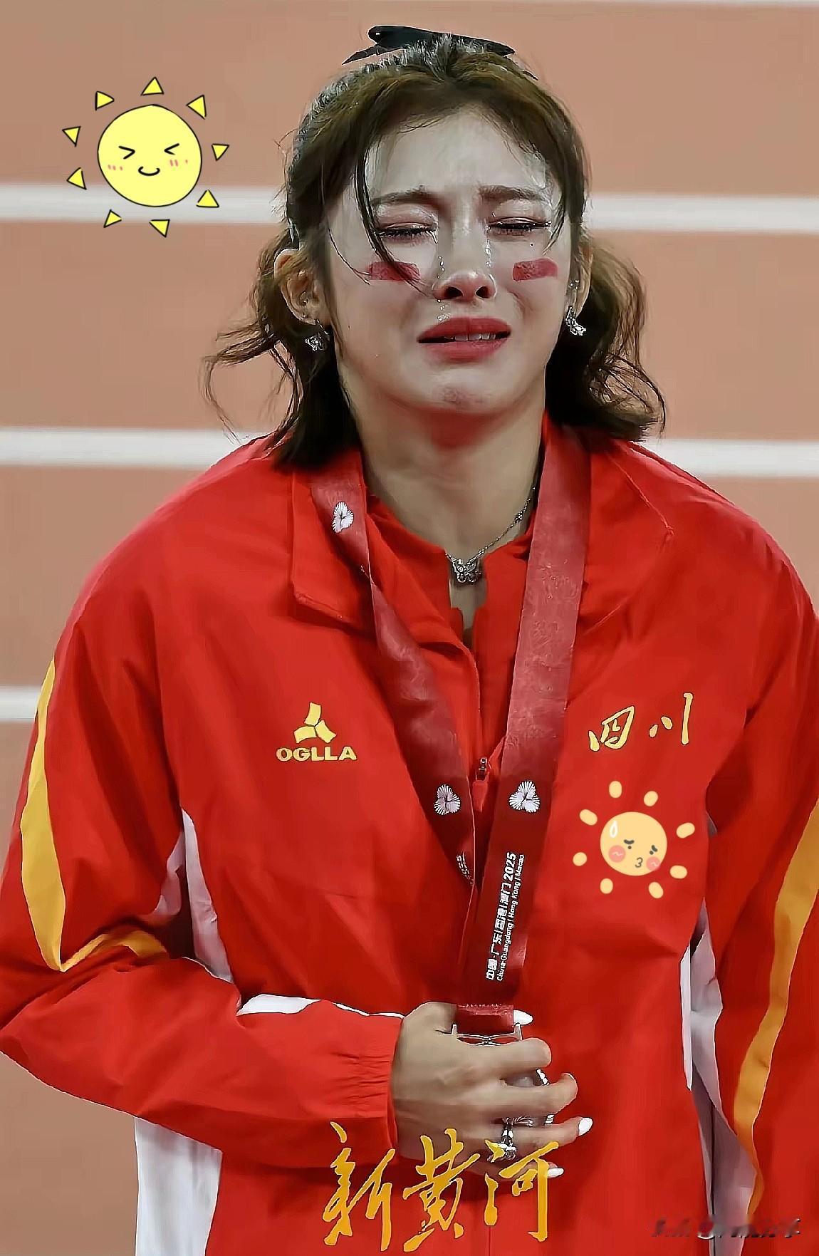 看到吴艳妮带着一身代言光环冲线时，没人注意到场边刘景扬那双磨白的训练鞋。他攥着皱