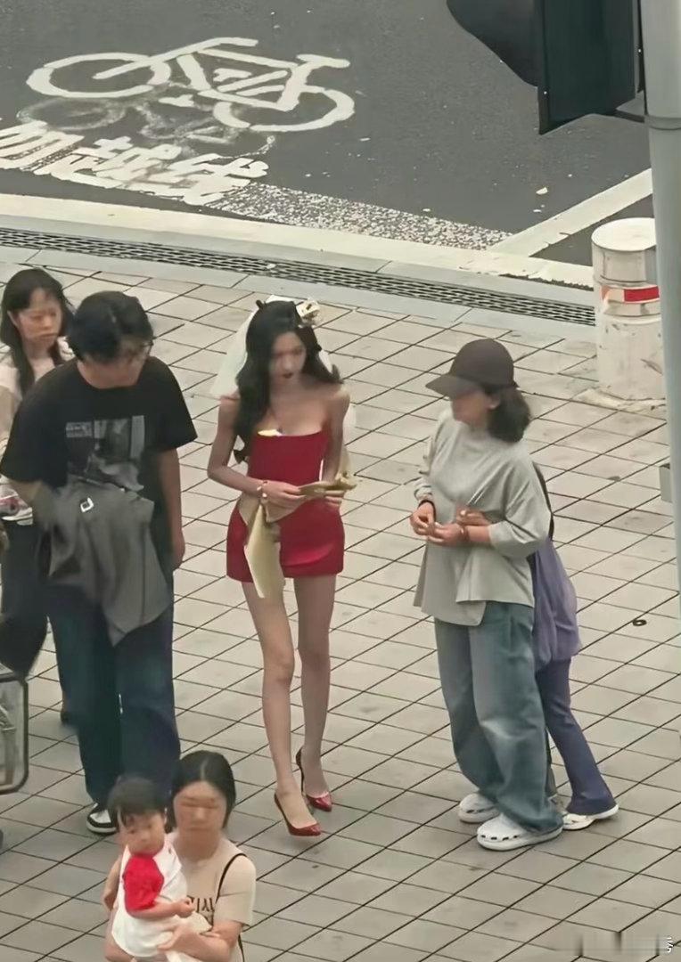 易梦玲只有瘦到这种程度上镜才刚刚好​​​