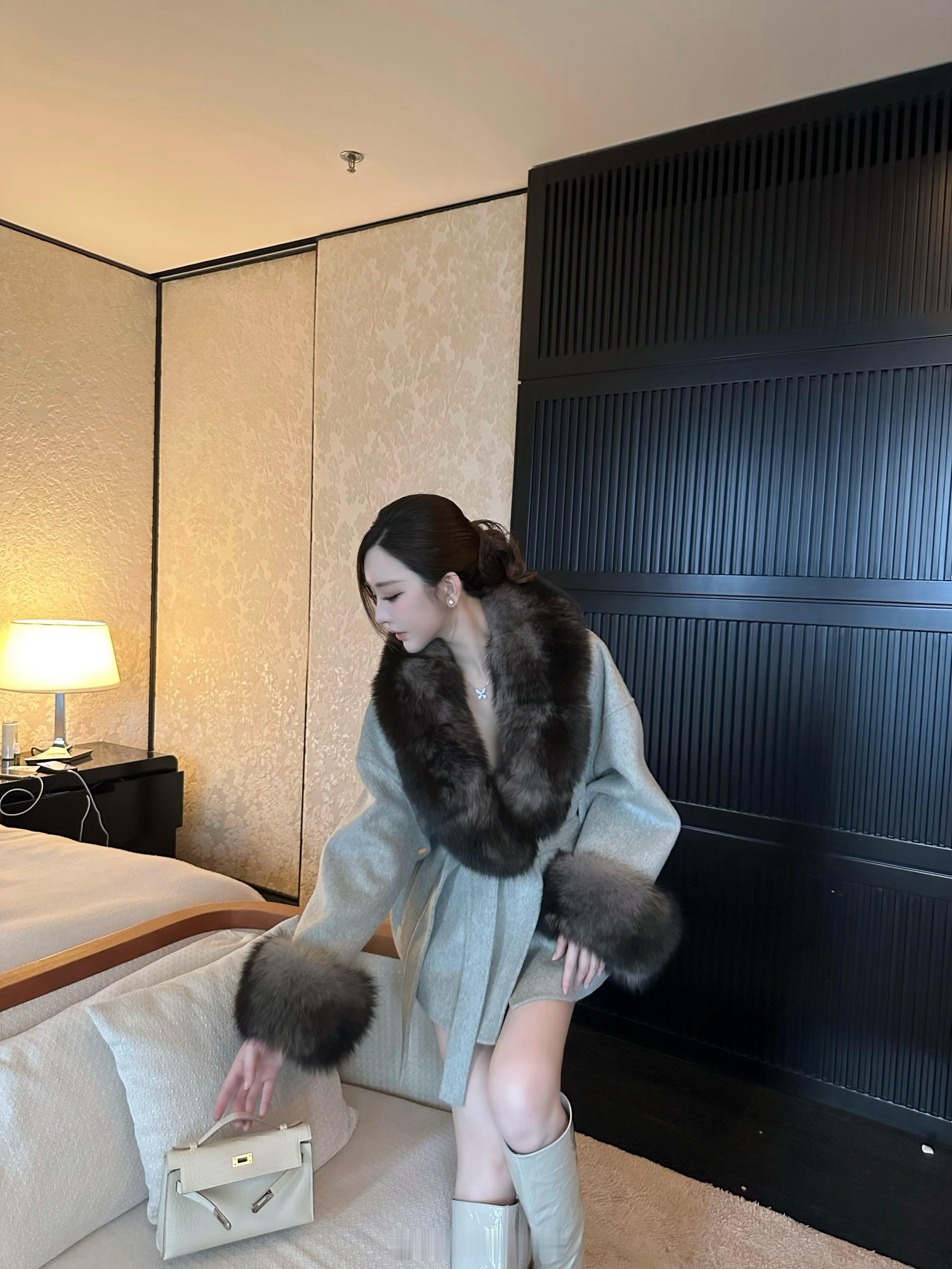 一眼爱住的外套🩶🤍12/9色系都是定染的，太美啦