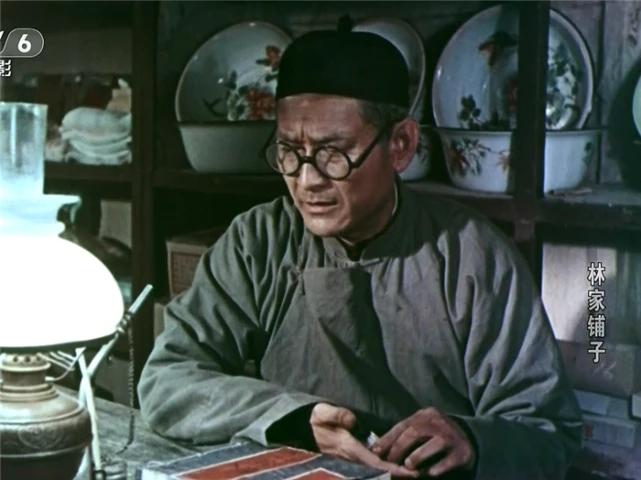 民国时期的战争让小生意人破产《银元时代生活史》的作者陈存仁这么写：初期法币贬值
