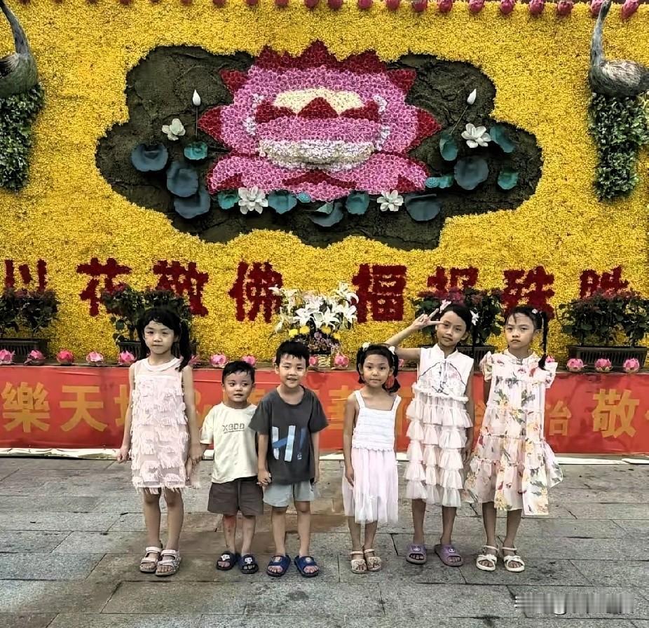 广东汕头火灾：20口人大家庭12口人火海丧生，幸存大哥高调晒全家福汕头火灾葬身