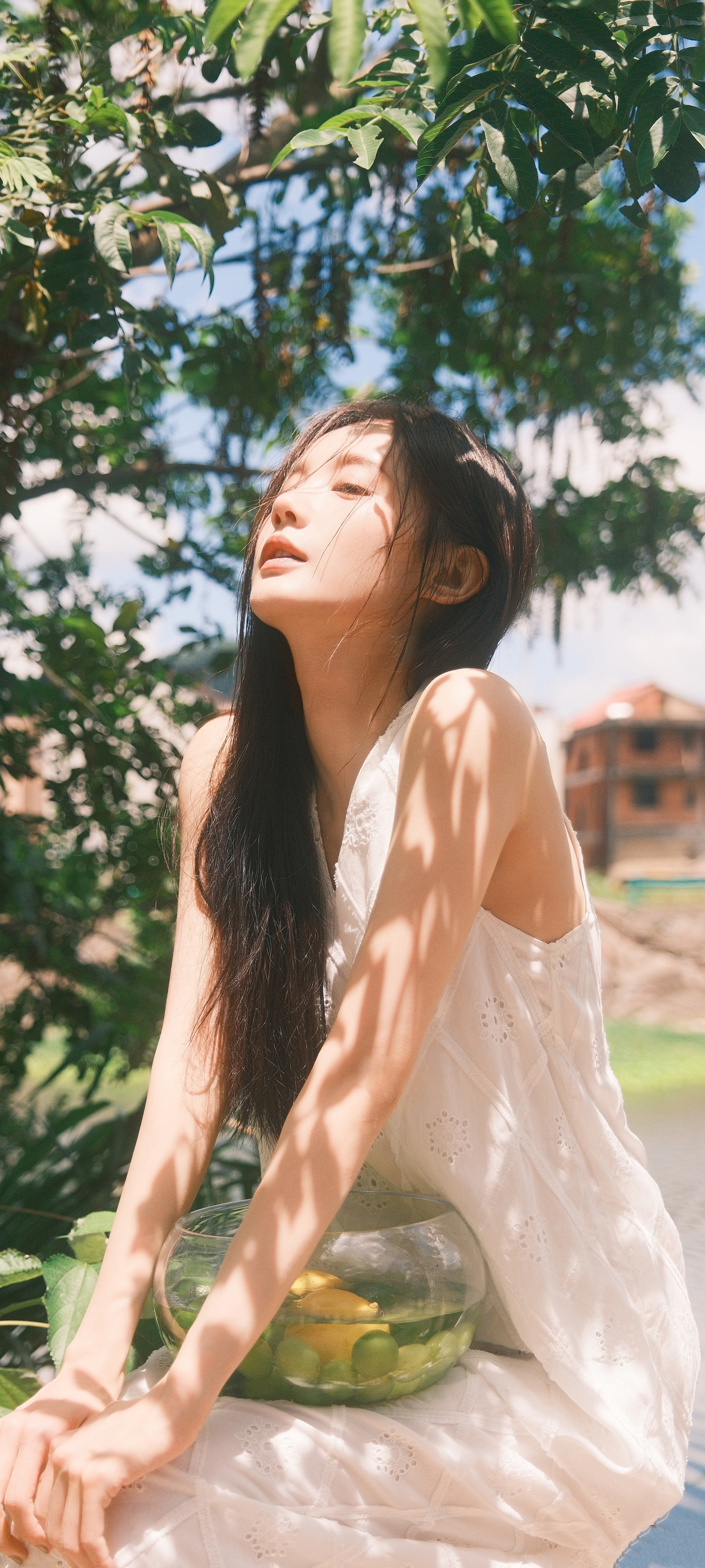 李一桐，浪漫白裙，留住夏日5月的浪漫。李一桐