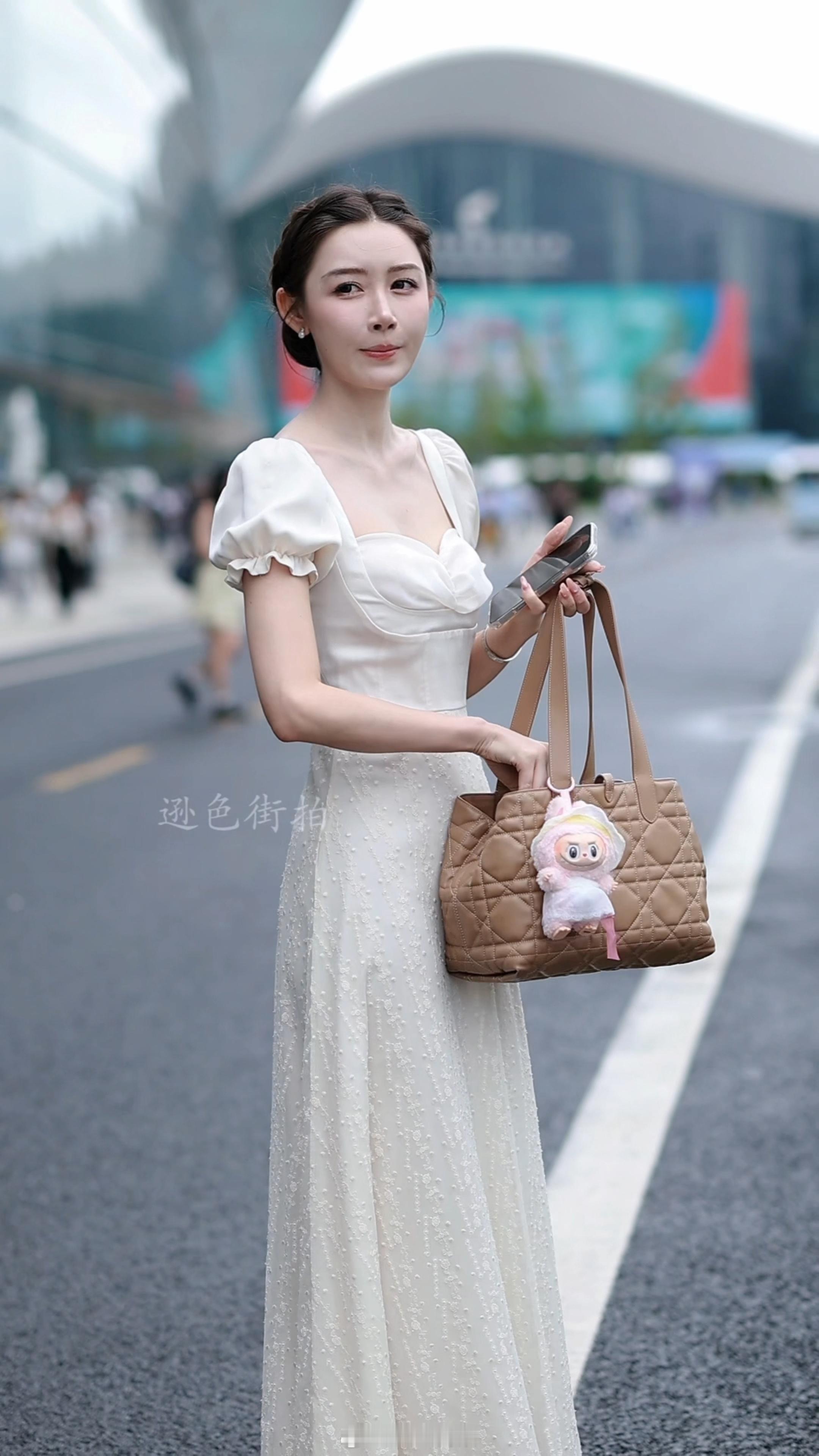【成都街拍】周日，宝贝们早安！丨摄影拍照每日穿搭​​​