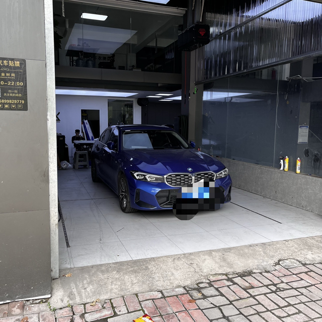 终于要踏出这一步了激动的心颤抖的手，提车一年多终于要贴膜了，主题色是黄蓝，非常