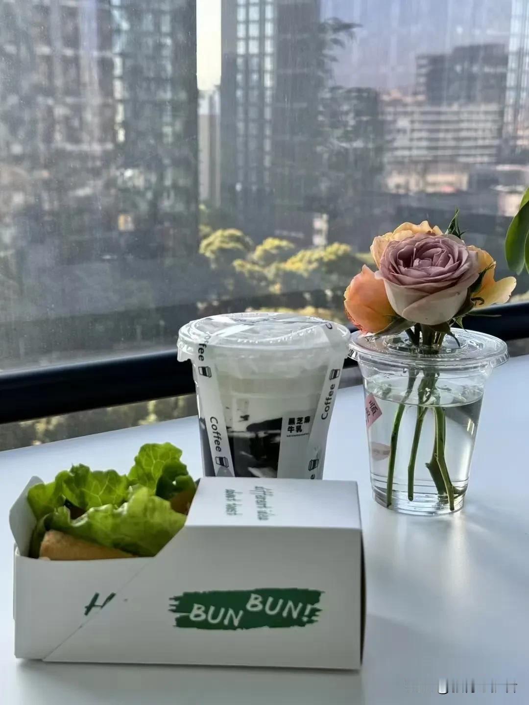 我曾经一直相信，人与人之间只要付出真心，就一定能收获真心。我总是毫无保留地对待身