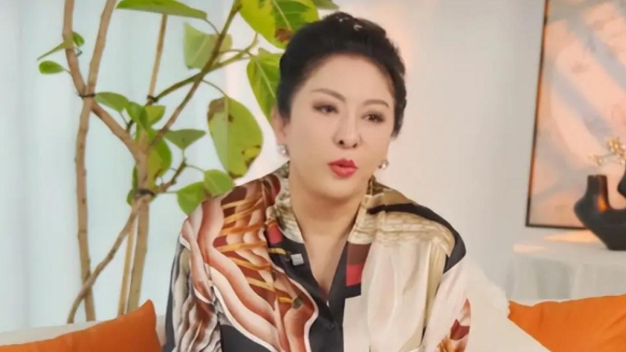 向太陈岚劝大家切最好不要移民美国，她身边有不少朋友这几年都打算离开美国回国发展。