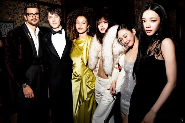 Lisa宁艺卓柳智敏晚宴同框美女站在一起就是养眼这种不同风格、不同类型的美人就应