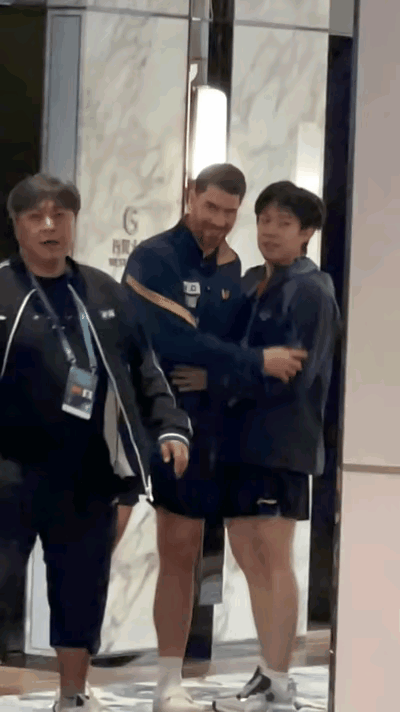 弗朗西斯卡是真心佩服并喜欢头哥！3月28日国乒第一次上训，今天头哥和孙逊指导下