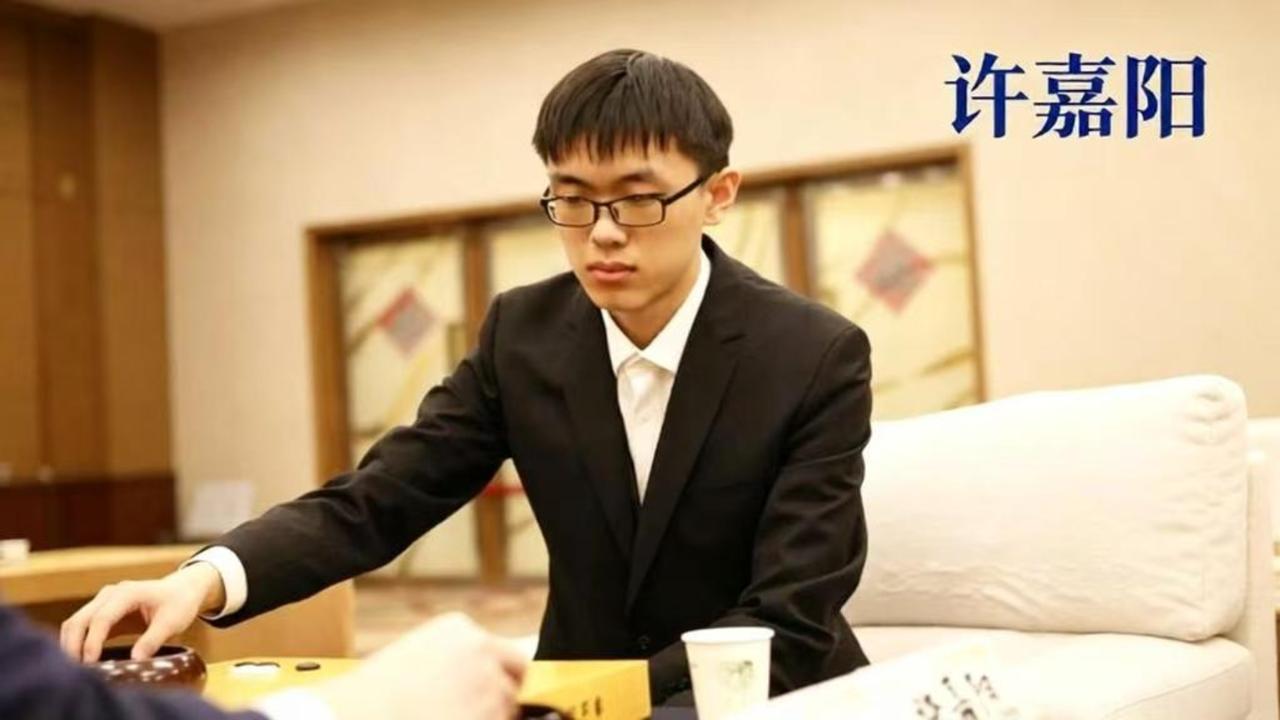 从“慢羊羊”到“快刀手”，27岁许嘉阳的半年三级跳太燃了！27岁，在围棋界已不