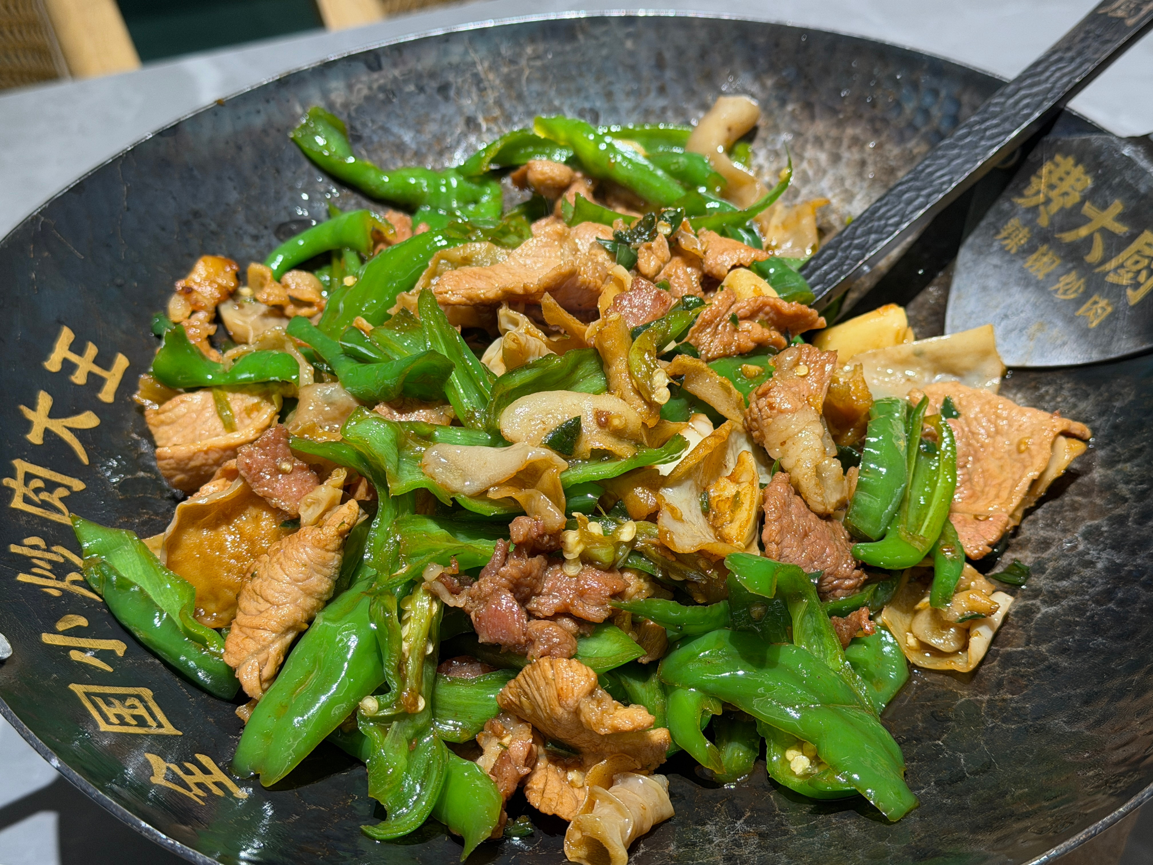 汉堡食记家附近开了家费大厨想起来当年长沙开第一家的时候吃过大概有十几年没吃过了