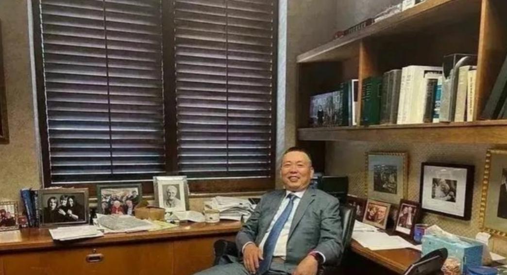 1999年，段永平把步步高拆成三家公司，陈明永搞视听业务，成了OPPO；沈炜管通