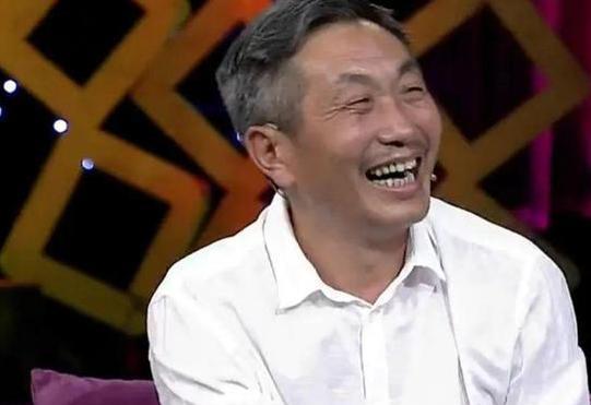 老戏骨杜源说，当年电影厂分房子，厂长为自己儿子甚至小姨子，都争取到了新房，然而杜