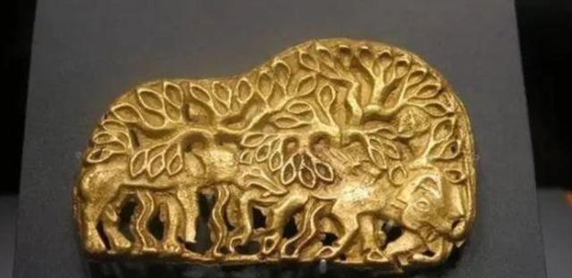 1994年，青海一牧民大白天将妻子拉进屋，妻子见丈夫一副猴急的样子，不屑道：“你