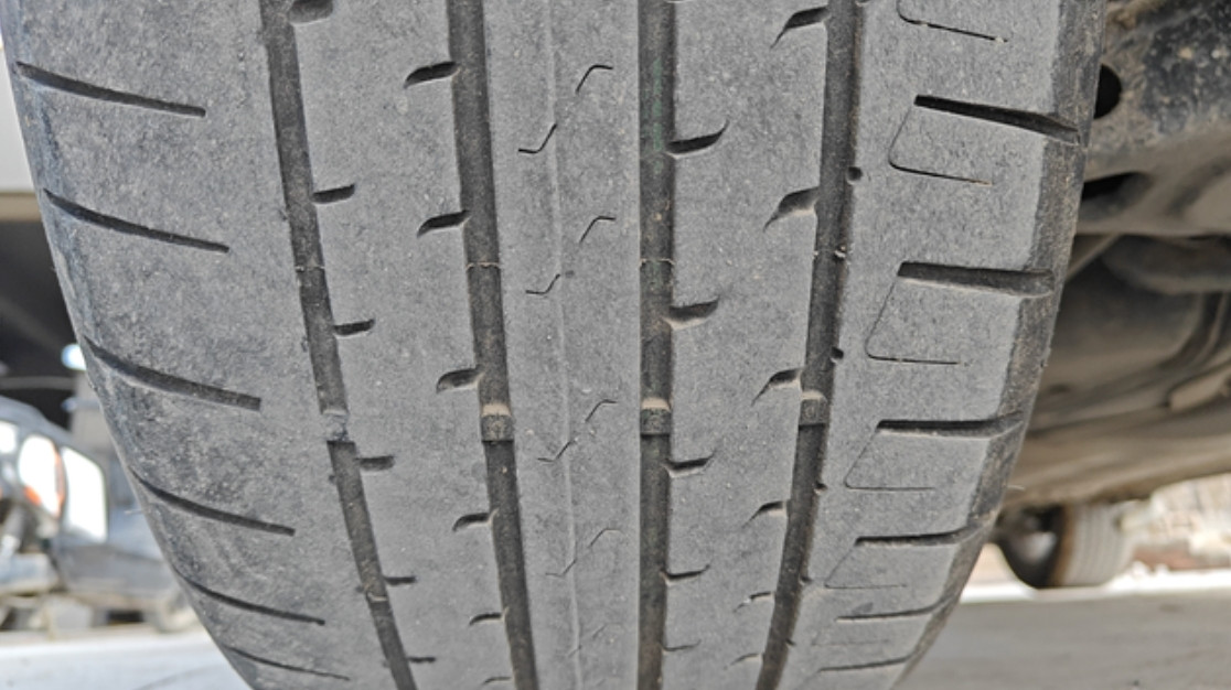 瑞虎8后轮吃胎13000多公里的车两个后轮全部吃胎吃外侧这个有没有质保或