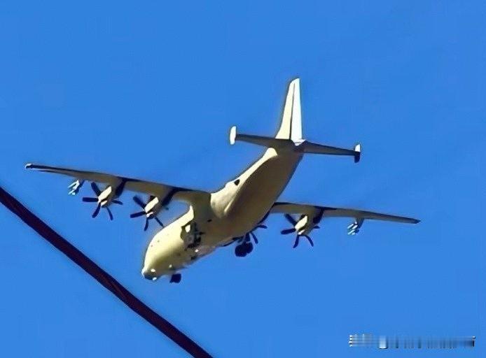 [呲牙笑]“高新X号”翼下挂架到底挂的是什么？看上去有可能是导弹（空对空或者空对