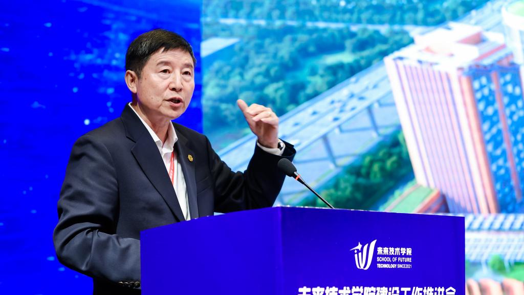 本科文凭“保质期”不足五年?倪军谈学历贬值与终身学习的突围战