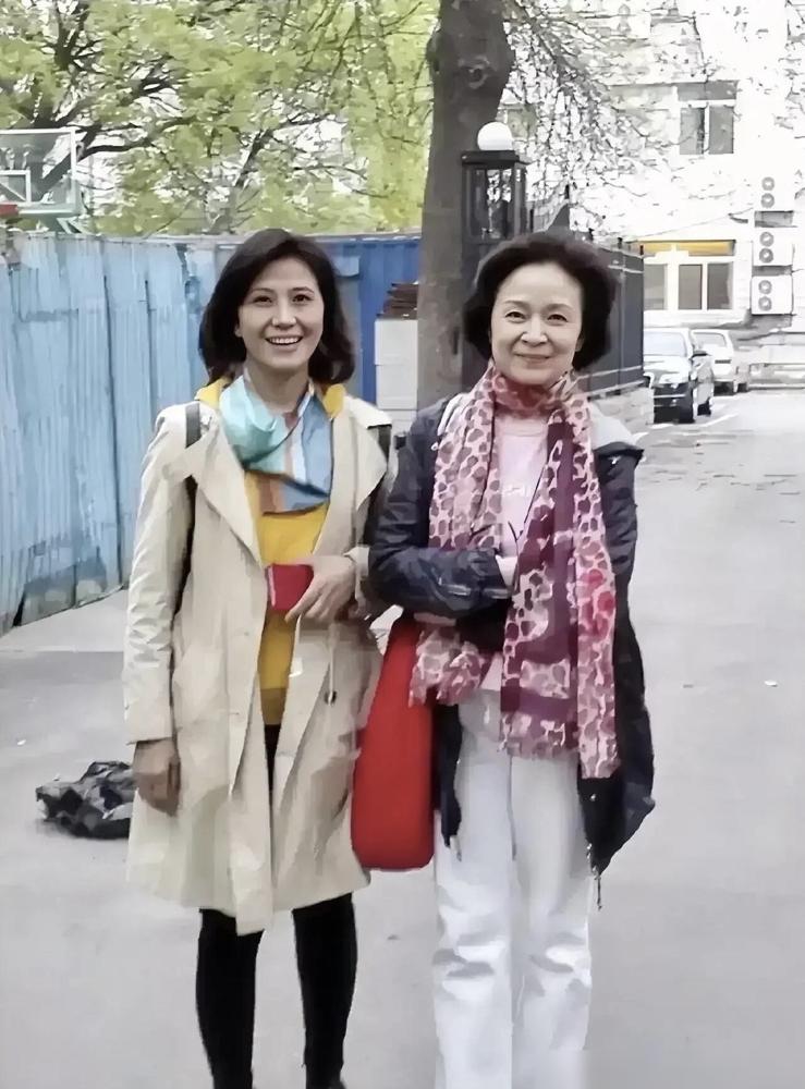 51岁生儿子，53岁生女儿，当年演枣花的吴玉华，人生下半场比戏里还狠。最近她