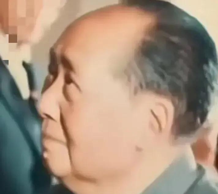 伟大领袖毛主席人民心中的紅太阳！