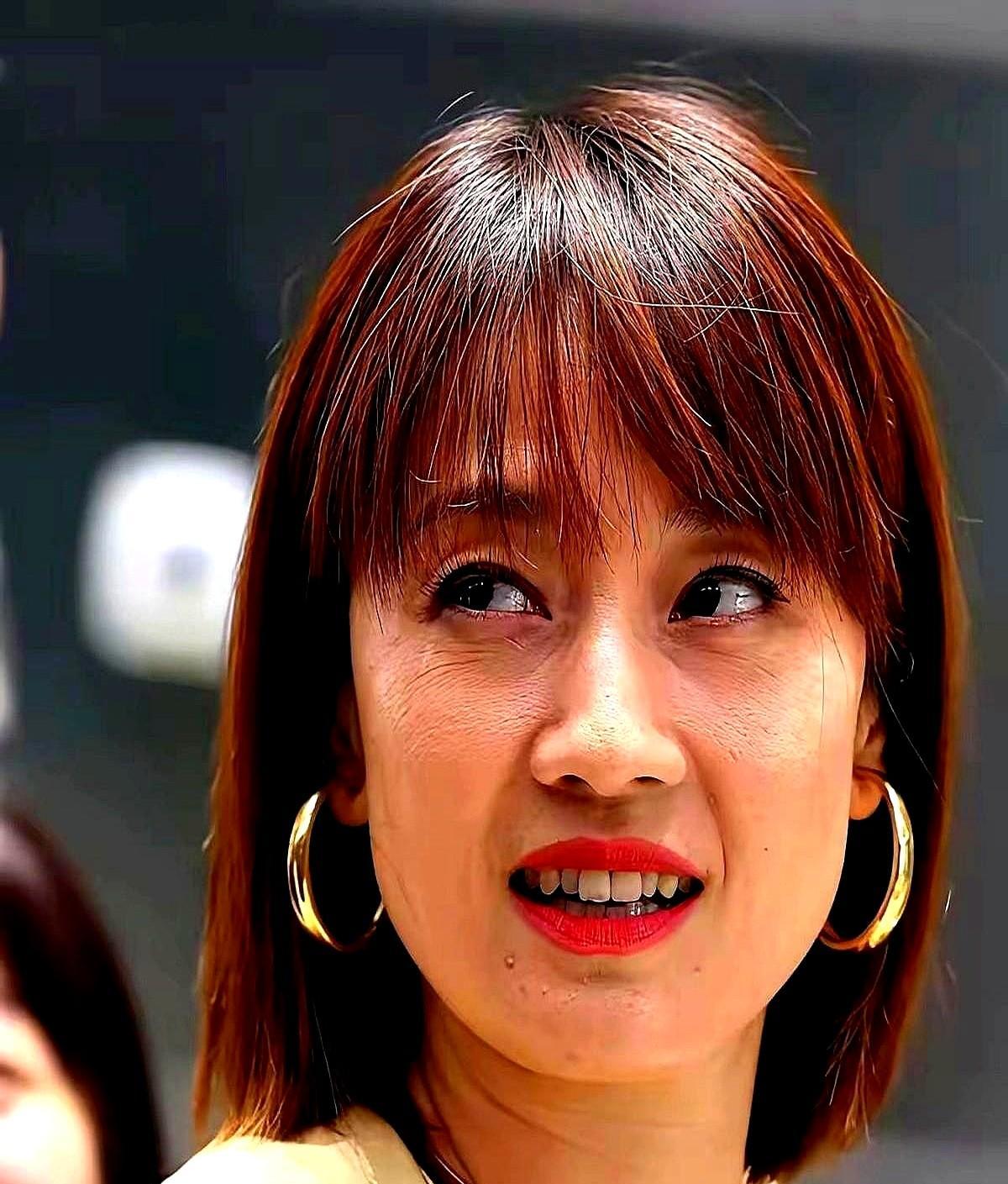 马伊琍拍戏，不靠热搜靠准时。王家卫拍五十条，她一条过。别人等她，她等的是整个