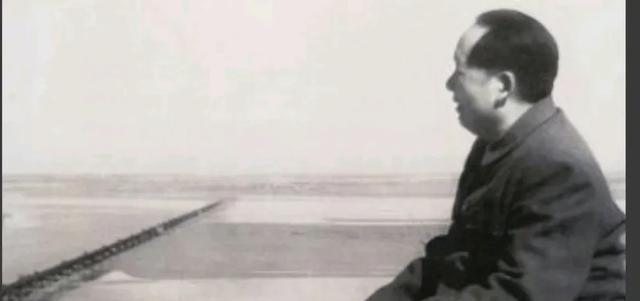 1972年，有人问毛主席：“资本主义复辟，无产阶级就会吃二遍苦吗？”毛主席回答道