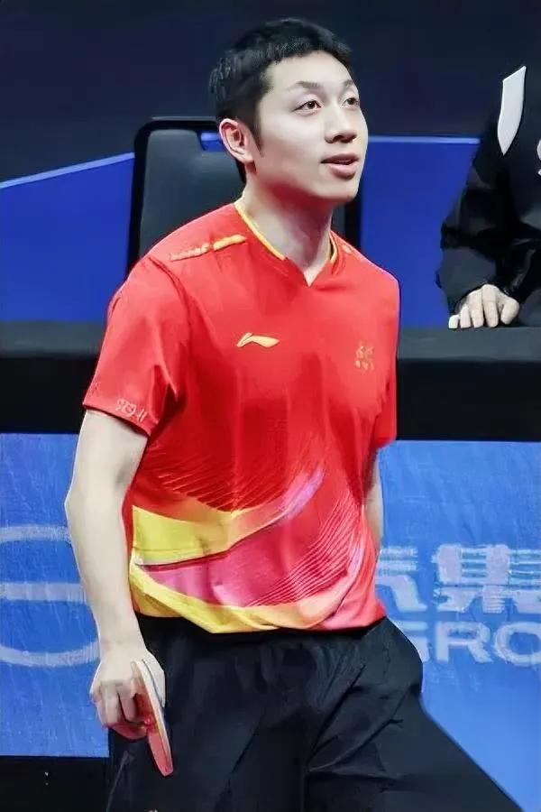 许昕采访又惹争议？隐晦发言背后藏着啥？作为国乒前主力，许昕现在的每句话都