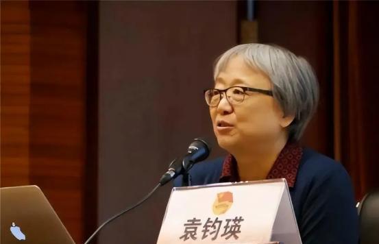 ·1977年的上海高考状元袁钧瑛，以公费赴美留学，学成后不仅没有回国，甚至还加入