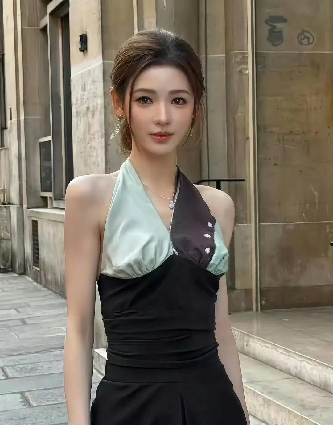 女明星果然不是谁都能当的。美妆博主李佳琦说和张予曦录节目，她每天只吃一顿饭，