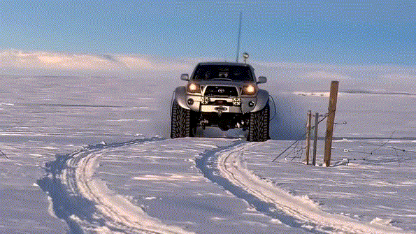 自然与机械的碰撞，钢铁与冰雪的浪漫，只有自驾者才懂[墨镜]