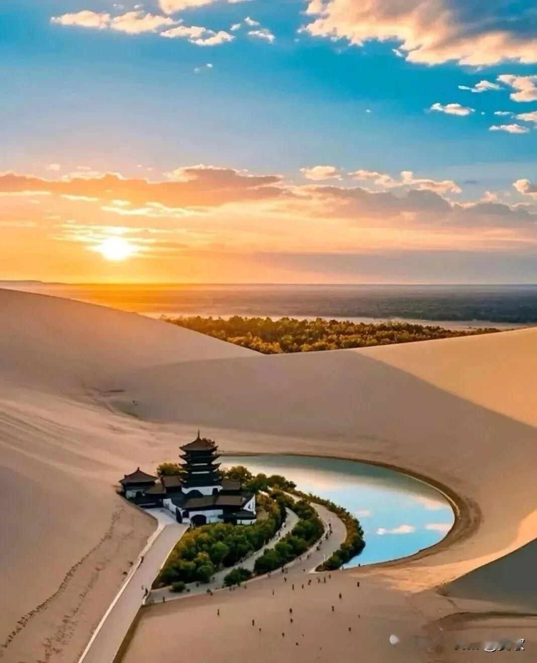 邀对下联上联:大漠无水沙作浪下联:长空有云风为帆横批:苍茫大地